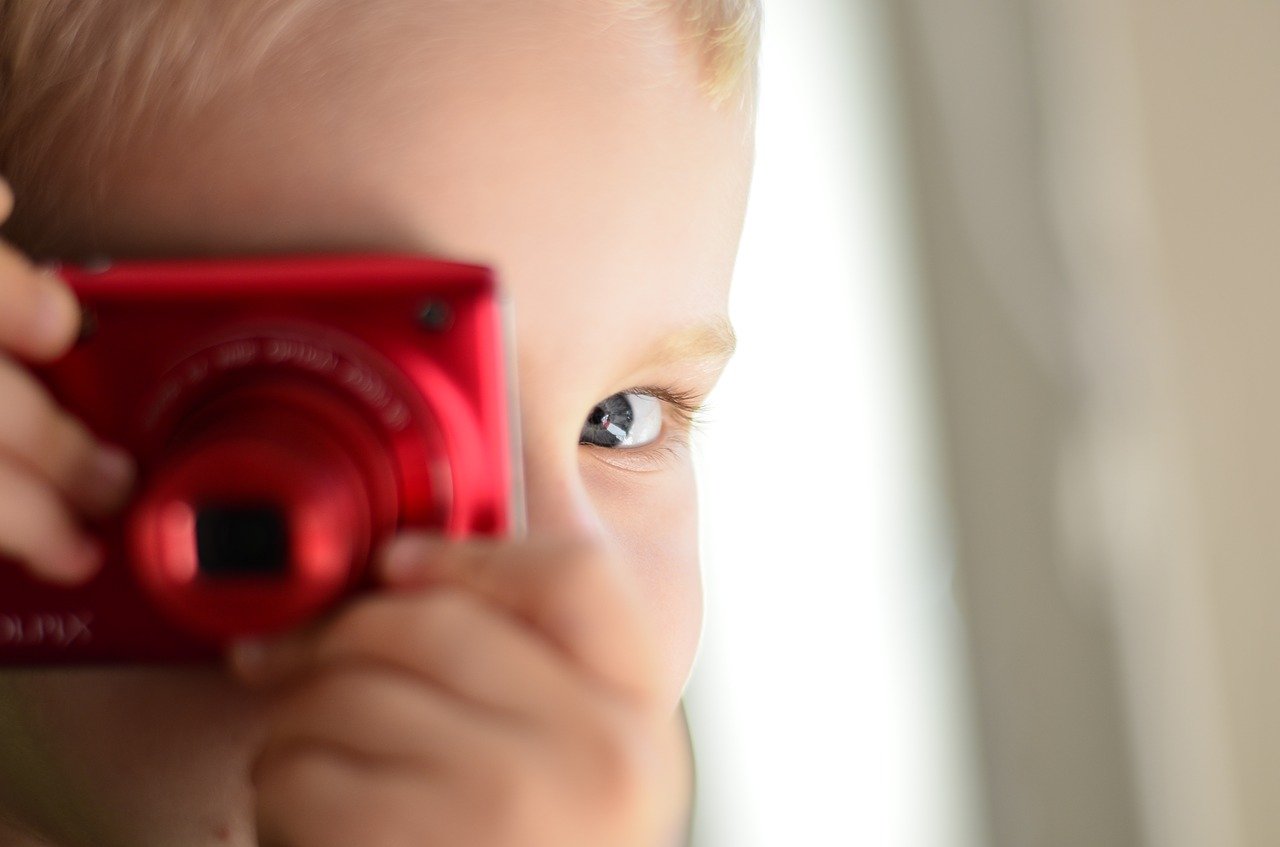 child, camera, photographer-2364849.jpg